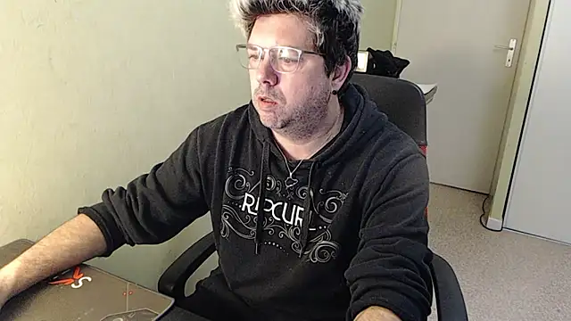 Snapshot of blueandwhite1 chatting on January 2025 10:12:02 AM blueandwhite1 online show from January 2025 10:12:02 AM