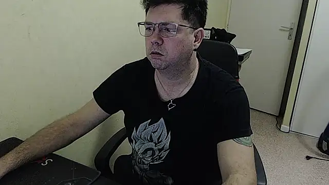 Snapshot of blueandwhite1 chatting on January 2025 05:35:02 PM blueandwhite1 online show from January 2025 05:35:02 PM