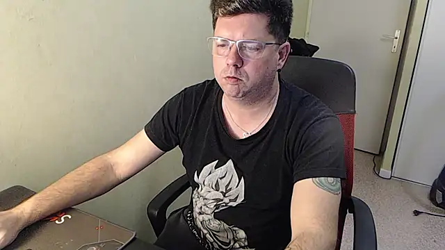 Snapshot of blueandwhite1 chatting on January 2025 09:19:01 PM blueandwhite1 online show from January 2025 09:19:01 PM