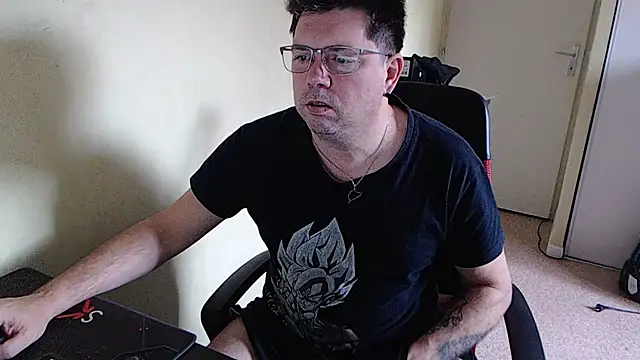 Snapshot of blueandwhite1 chatting on January 2025 09:33:02 AM blueandwhite1 online show from January 2025 09:33:02 AM