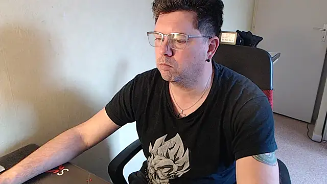 Snapshot of blueandwhite1 chatting on January 2025 02:32:01 PM blueandwhite1 online show from January 2025 02:32:01 PM