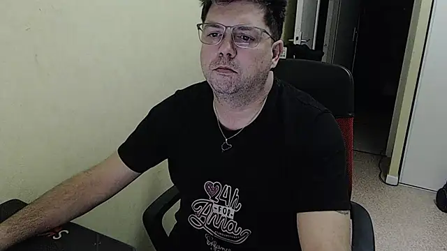 Snapshot of blueandwhite1 chatting on January 2025 06:21:01 PM blueandwhite1 online show from January 2025 06:21:01 PM