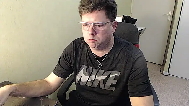 Snapshot of blueandwhite1 chatting on January 2025 10:10:01 PM blueandwhite1 online show from January 2025 10:10:01 PM