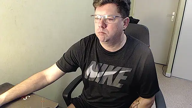 Snapshot of blueandwhite1 chatting on February 2025 09:54:01 AM blueandwhite1 online show from February 2025 09:54:01 AM