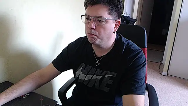 Snapshot of blueandwhite1 chatting on February 2025 12:58:01 PM blueandwhite1 online show from February 2025 12:58:01 PM