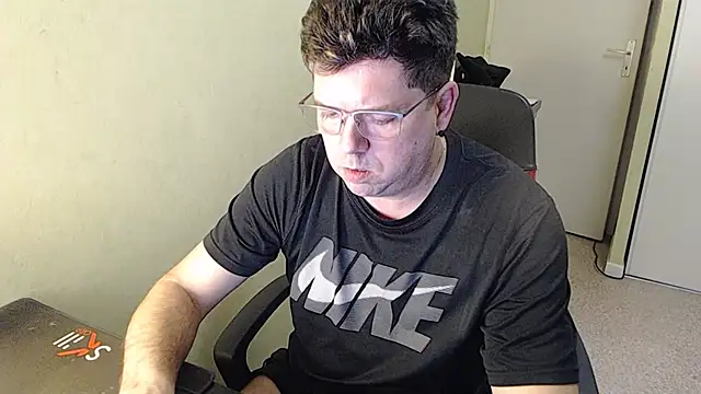 Snapshot of blueandwhite1 chatting on February 2025 04:22:01 PM blueandwhite1 online show from February 2025 04:22:01 PM