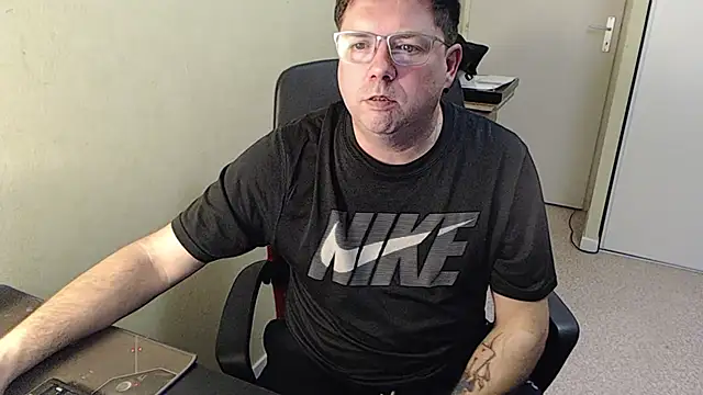 Snapshot of blueandwhite1 chatting on February 2025 09:19:01 PM blueandwhite1 online show from February 2025 09:19:01 PM