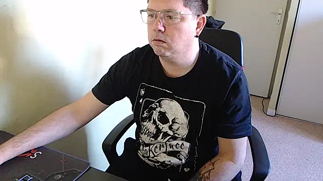 Snapshot of blueandwhite1 chatting on February 2025 09:51:02 AM blueandwhite1 online show from February 2025 09:51:02 AM