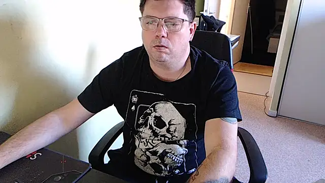 Snapshot of blueandwhite1 chatting on February 2025 04:00:02 PM blueandwhite1 online show from February 2025 04:00:02 PM