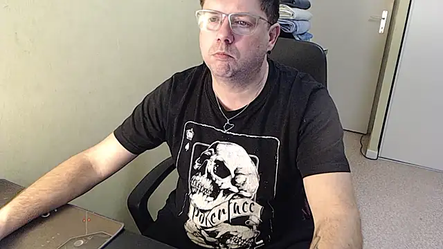 Snapshot of blueandwhite1 chatting on February 2025 05:24:02 PM blueandwhite1 online show from February 2025 05:24:02 PM