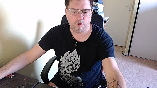 Snapshot of blueandwhite1 chatting on February 2025 03:20:01 PM blueandwhite1 online show from February 2025 03:20:01 PM