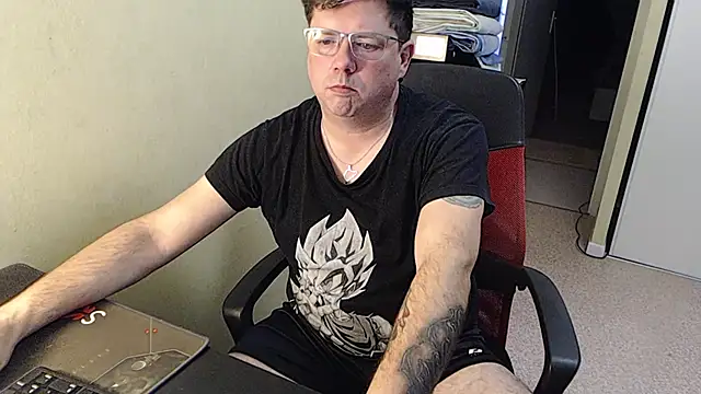 Snapshot of blueandwhite1 chatting on February 2025 03:52:01 PM blueandwhite1 online show from February 2025 03:52:01 PM