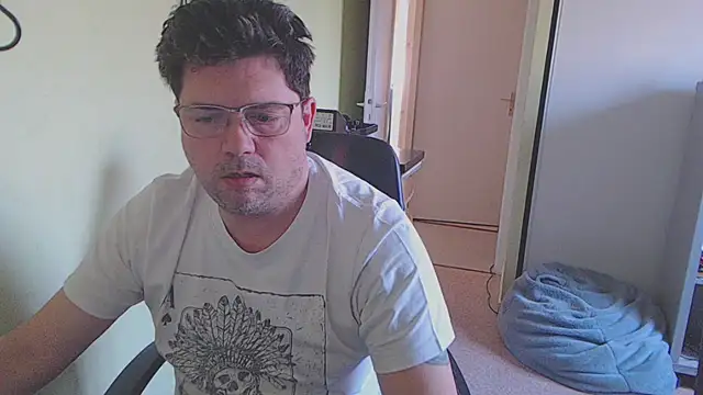 Snapshot of blueandwhite1 chatting on February 2025 03:27:01 PM blueandwhite1 online show from February 2025 03:27:01 PM