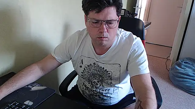 Snapshot of blueandwhite1 chatting on February 2025 03:41:02 PM blueandwhite1 online show from February 2025 03:41:02 PM