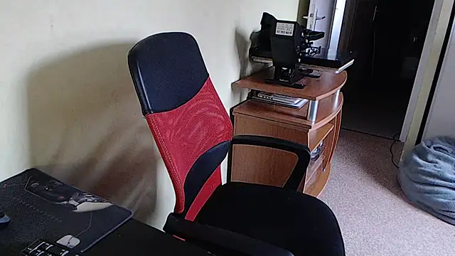 Snapshot of blueandwhite1 chatting on February 2025 03:32:02 PM blueandwhite1 online show from February 2025 03:32:02 PM