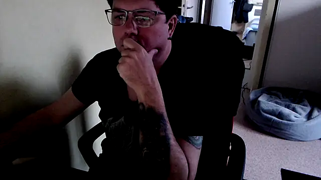 Snapshot of blueandwhite1 chatting on March 2025 05:18:01 PM blueandwhite1 online show from March 2025 05:18:01 PM