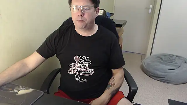 Snapshot of blueandwhite1 chatting on March 2025 08:44:01 AM blueandwhite1 online show from March 2025 08:44:01 AM