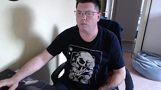 Snapshot of blueandwhite1 chatting on March 2025 03:34:01 PM blueandwhite1 online show from March 2025 03:34:01 PM