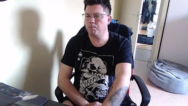 Snapshot of blueandwhite1 chatting on March 2025 03:40:02 PM blueandwhite1 online show from March 2025 03:40:02 PM