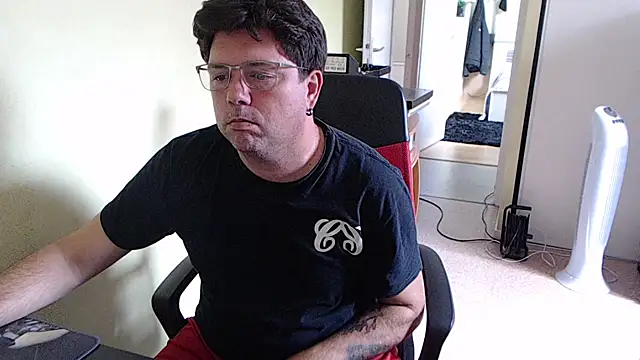 Snapshot of blueandwhite1 chatting on September 2025 02:49:02 PM blueandwhite1 online show from September 2025 02:49:02 PM