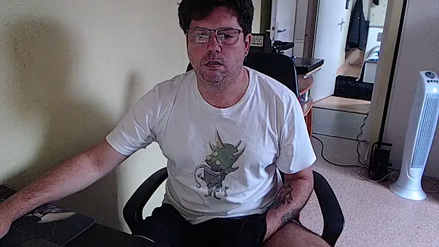 Snapshot of blueandwhite1 chatting on September 2025 07:30:02 AM blueandwhite1 online show from September 2025 07:30:02 AM