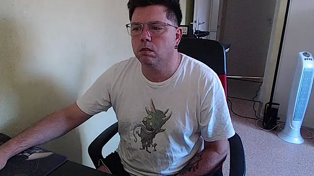 Snapshot of blueandwhite1 chatting on September 2025 07:32:02 AM blueandwhite1 online show from September 2025 07:32:02 AM