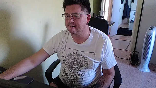 Snapshot of blueandwhite1 chatting on September 2025 02:19:01 PM blueandwhite1 online show from September 2025 02:19:01 PM