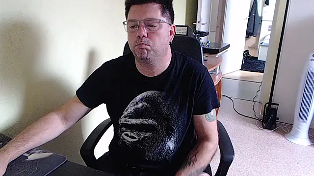 Snapshot of blueandwhite1 chatting on September 2025 07:53:01 AM blueandwhite1 online show from September 2025 07:53:01 AM