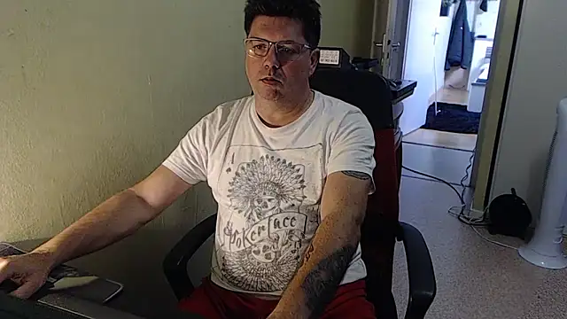 Snapshot of blueandwhite1 chatting on September 2025 07:57:02 AM blueandwhite1 online show from September 2025 07:57:02 AM