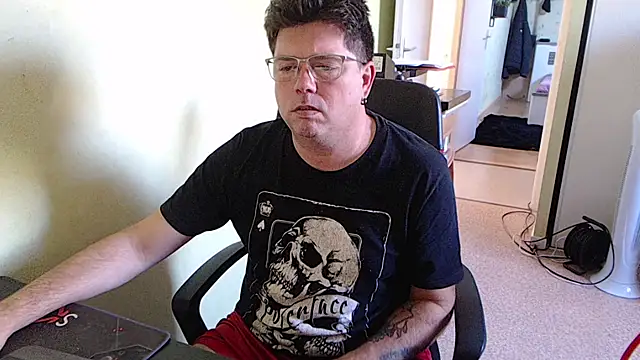 Snapshot of blueandwhite1 chatting on October 2025 02:35:02 PM blueandwhite1 online show from October 2025 02:35:02 PM