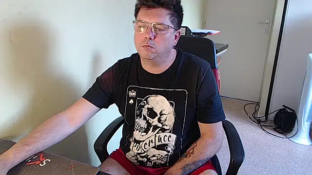 Snapshot of blueandwhite1 chatting on October 2025 07:50:01 AM blueandwhite1 online show from October 2025 07:50:01 AM