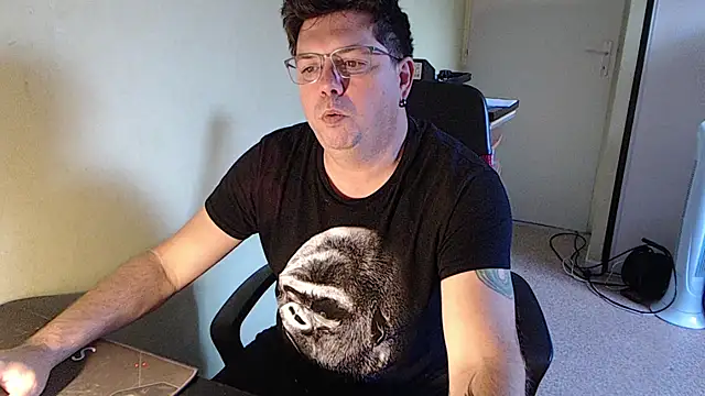 Snapshot of blueandwhite1 chatting on October 2025 07:17:01 AM blueandwhite1 online show from October 2025 07:17:01 AM