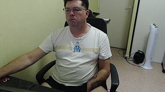 Snapshot of blueandwhite1 chatting on October 2025 08:20:01 PM blueandwhite1 online show from October 2025 08:20:01 PM