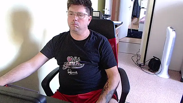 Snapshot of blueandwhite1 chatting on October 2025 02:46:01 PM blueandwhite1 online show from October 2025 02:46:01 PM