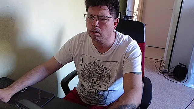 Snapshot of blueandwhite1 chatting on October 2025 03:24:01 PM blueandwhite1 online show from October 2025 03:24:01 PM