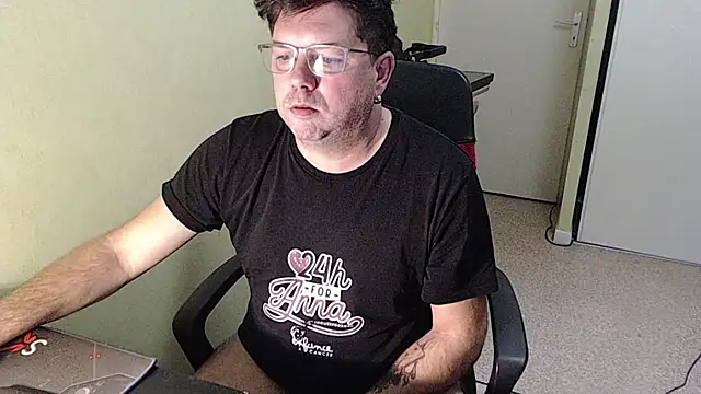 blueandwhite1 online show from November 2025 03:56:02 PM