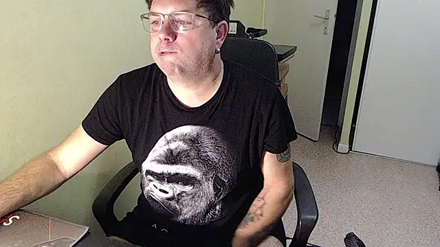 blueandwhite1 online show from November 2025 07:55:02 AM