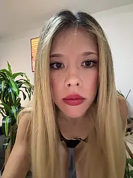 Snapshot of LunarAngel_ chatting on April 2026 07:09:01 AM LunarAngel online show from April 2026 07:09:01 AM