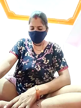 Snapshot of Sexi_savitri chatting on October 2025 03:43:01 PM Sexi savitri online show from October 2025 03:43:01 PM