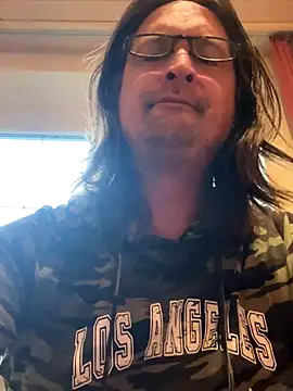 Snapshot of Cleohot1977 chatting on September 2025 04:00:02 PM Cleohot1977 online show from September 2025 04:00:02 PM