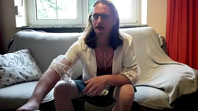 Snapshot of Cleohot1977 chatting on October 2025 10:54:02 AM Cleohot1977 online show from October 2025 10:54:02 AM