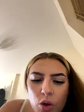 Summer21k online show from November 2025 09:36:01 PM