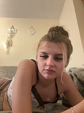 Summer21k online show from November 2025 09:04:01 PM