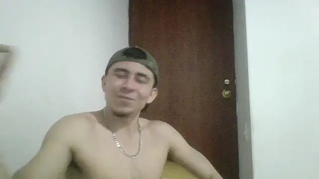 Snapshot of Eross_Santy chatting on June 2026 03:29:02 AM Eross Santy online show from June 2026 03:29:02 AM