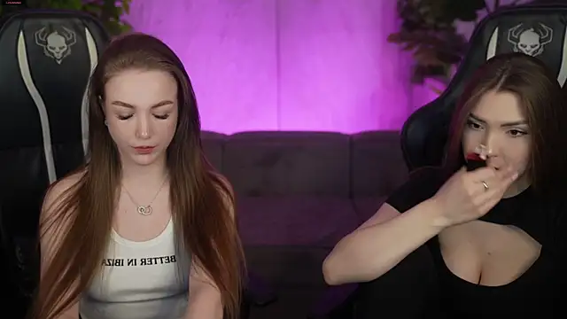 Snapshot of Ella_054 chatting on April 2026 07:11:01 AM Ella 054 online show from April 2026 07:11:01 AM