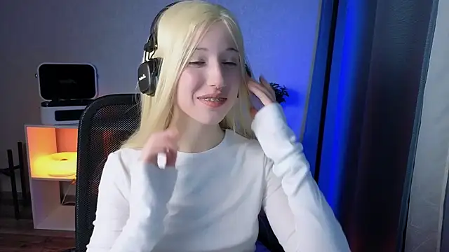 Snapshot of YukiMisa chatting on April 2026 09:24:01 PM YukiMisa online show from April 2026 09:24:01 PM