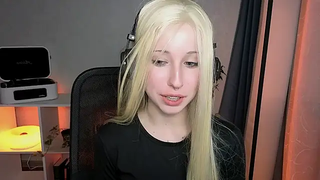 Snapshot of YukiMisa chatting on April 2026 05:46:01 PM YukiMisa online show from April 2026 05:46:01 PM