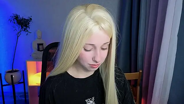 Snapshot of YukiMisa chatting on April 2026 06:01:01 PM YukiMisa online show from April 2026 06:01:01 PM