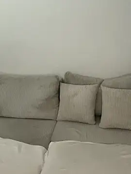 young hailey online show from September 2025 07:43:01 AM