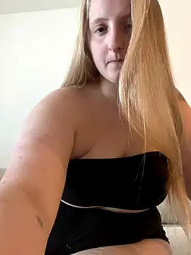 young hailey online show from October 2025 07:55:02 AM